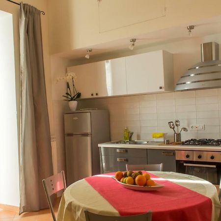Fronte Al Porto Apartment Salerno Exterior photo